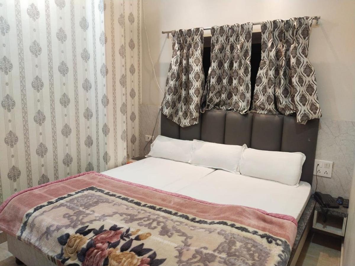 Hotel Gateway Kailash Варанасі Екстер'єр фото